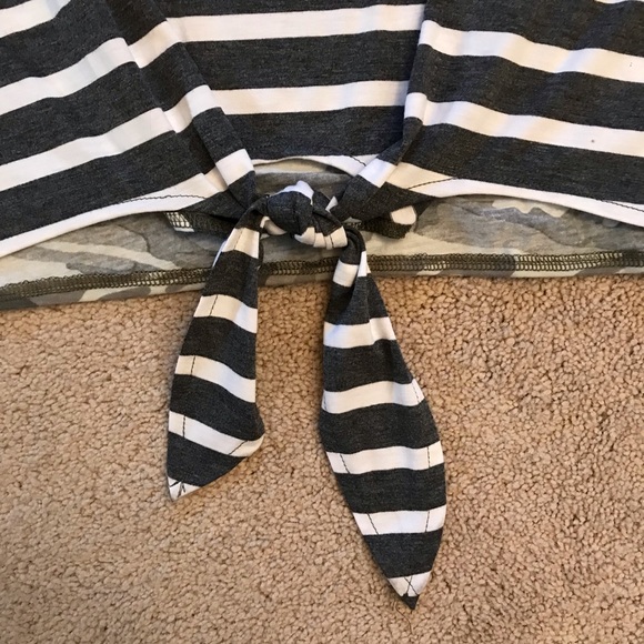 Tickled Teal Camo Striped Tunic Top Womens Size Medium Army Green Grey Knot Tie - Picture 7 of 9